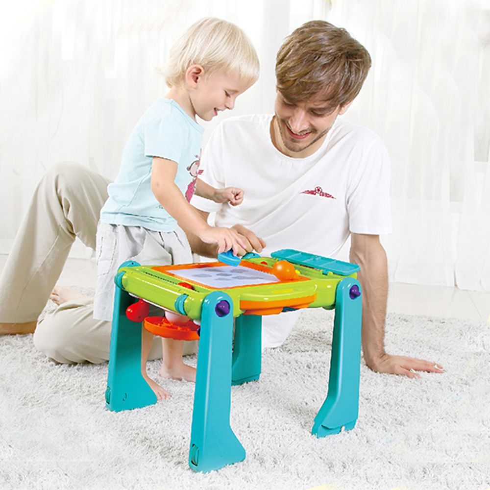 Περπατούρα και τραπέζι ζωγραφικής