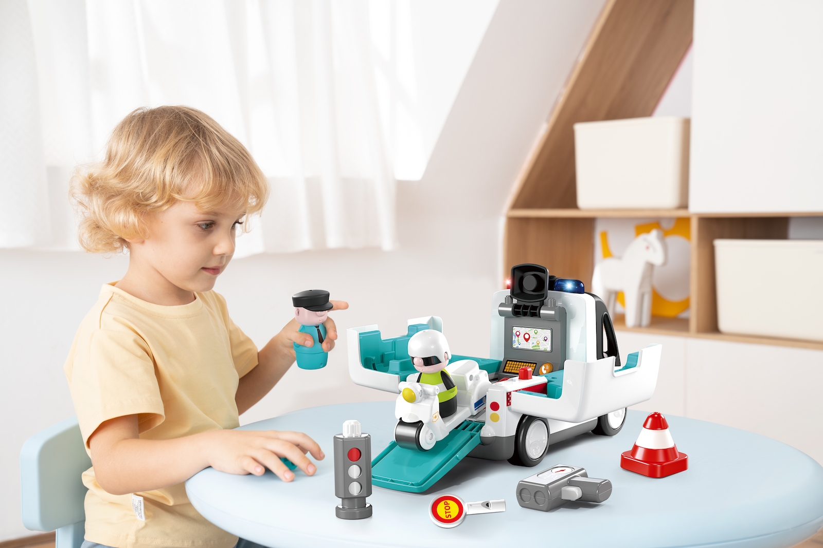 Παιδικό αστυνομικό αυτοκίνητο.