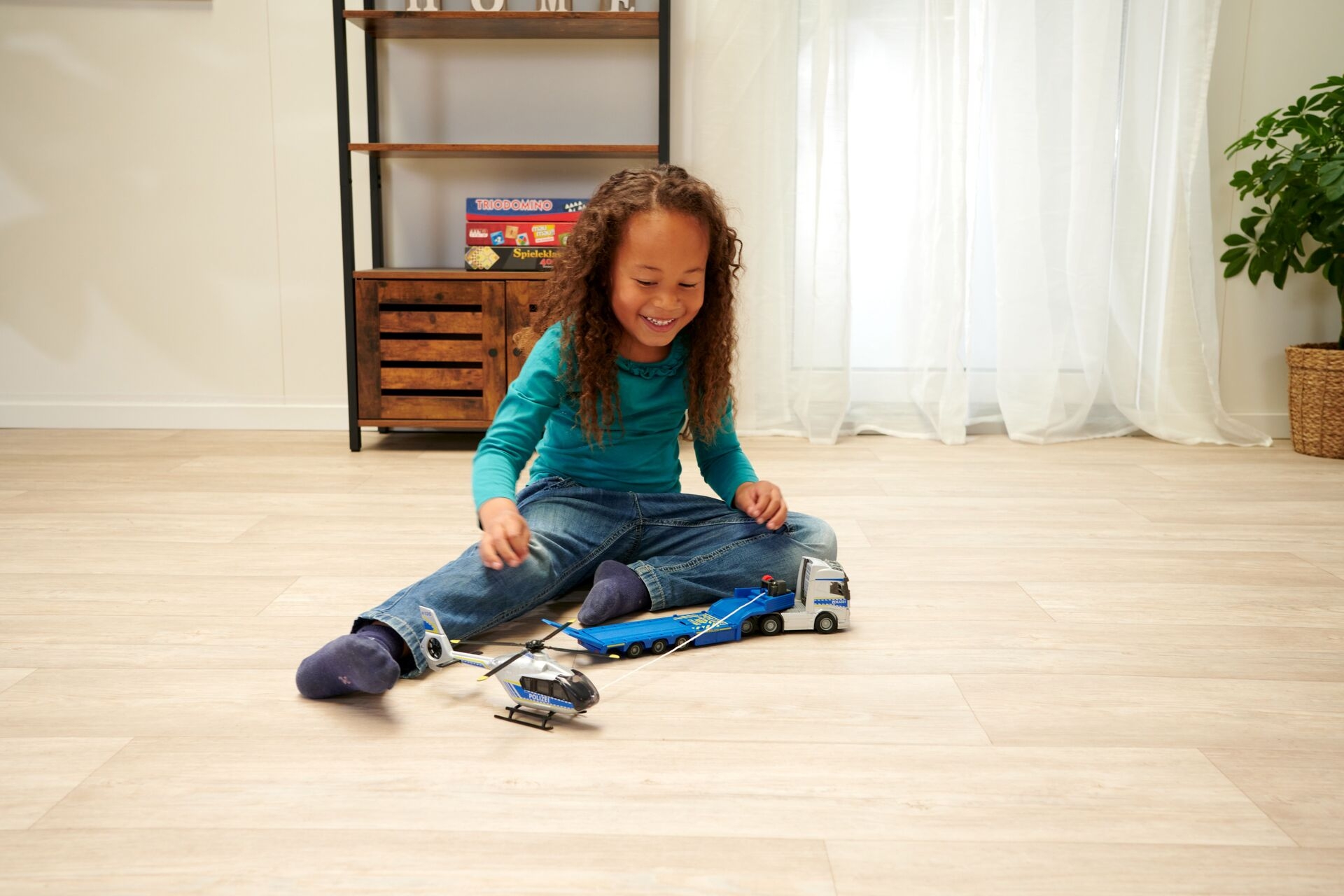 Αστυνομικό Φορτηγό FH-16 + Ελικόπτερο