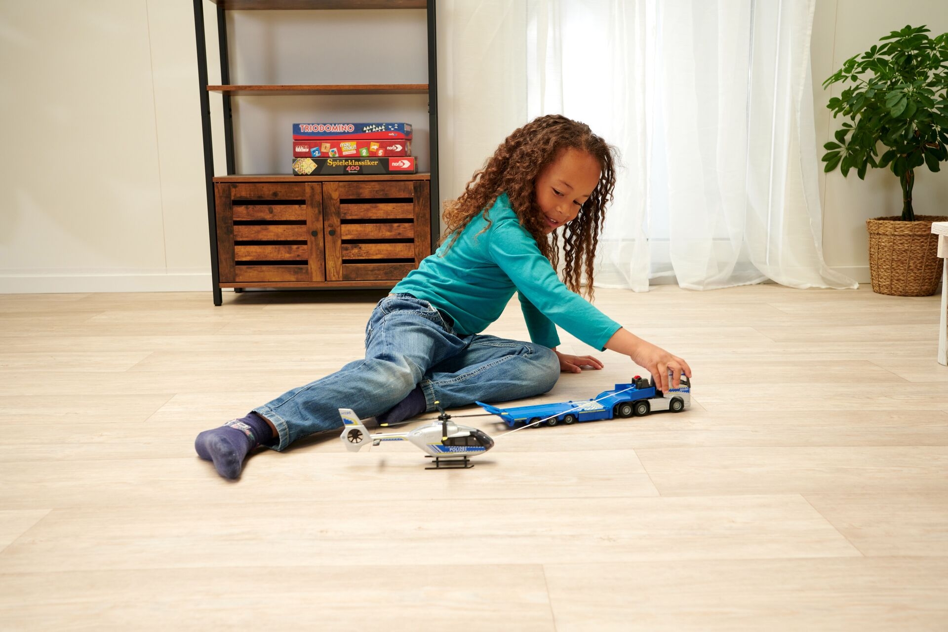 Αστυνομικό Φορτηγό FH-16 + Ελικόπτερο